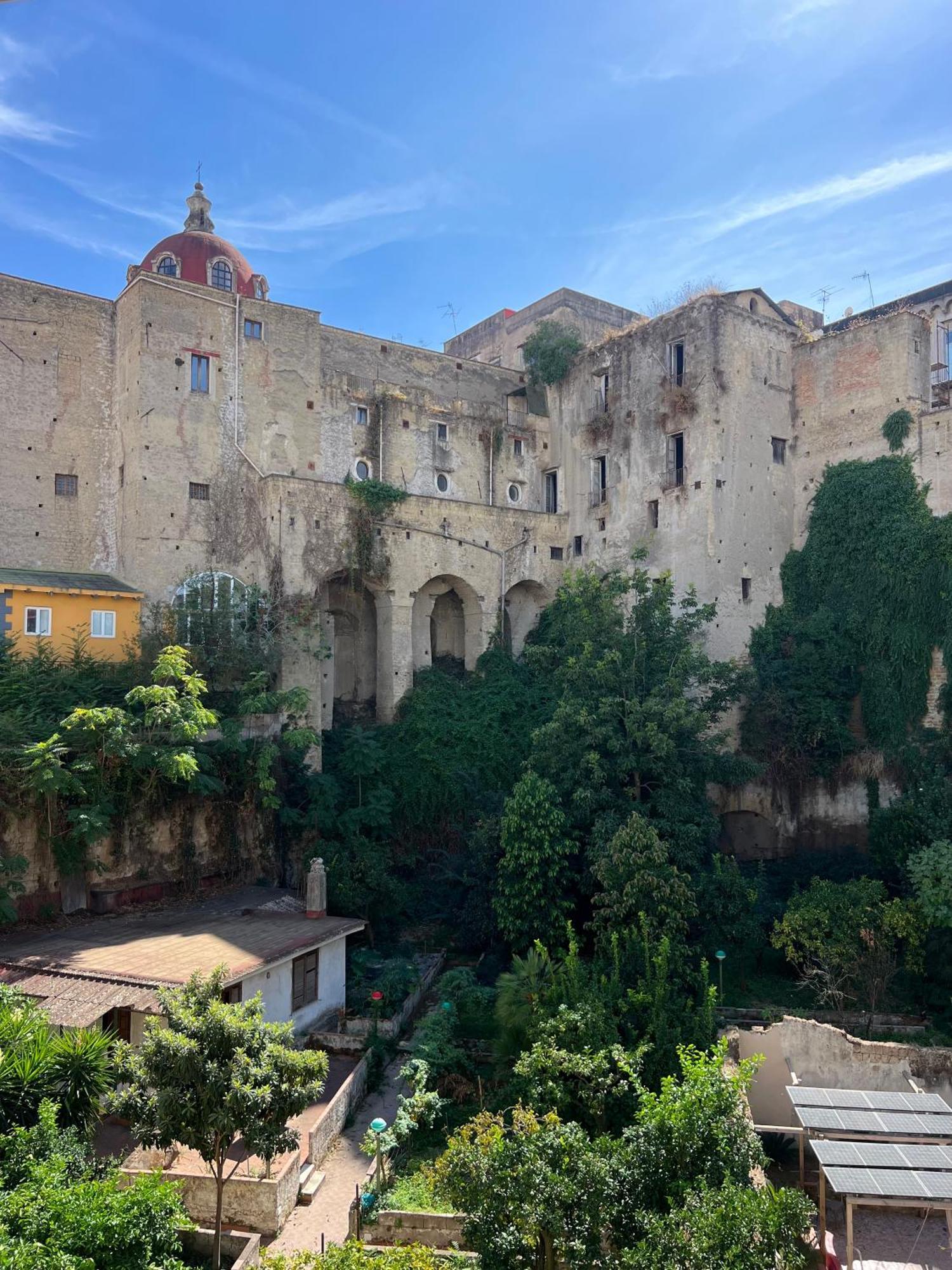 Centro Madame Con Terrazzo E Vista Giardino * Neapel